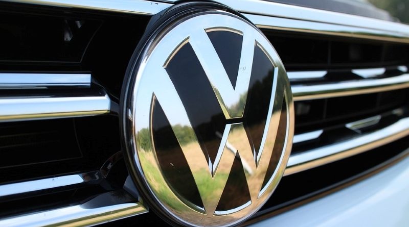 volkswagen wznowi produkcję zwolni