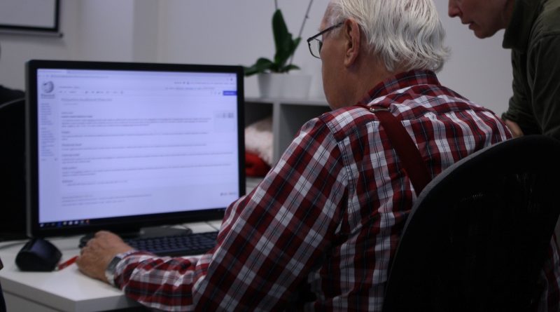 pracownicy OPS są seniorami