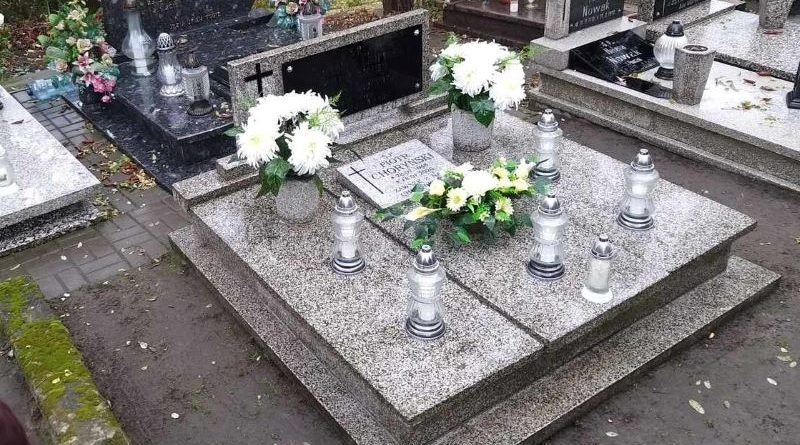 1 listopada ciemno na cmentarzach