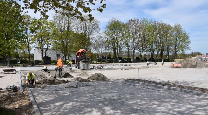 Trwa budowa parkingu przy cmentarzu