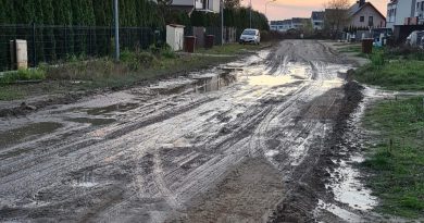 Mieszkańcy Rabowic brodzą w błocie