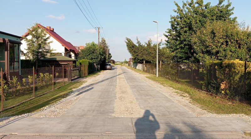 Płyty betonowe na ulicy Filtrowej