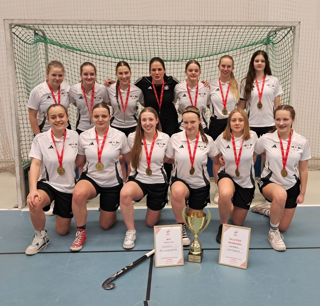 Juniorki Swarka halowymi Mistrzyniami