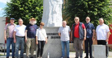 Przy mogiłach swarzędzkich powstańców na ziemi zbąszyńskiej