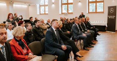 Uroczyste podpisanie umowy patronackiej pomiędzy MB Poznań a Zespołem Szkół im. Adama Mickiewicza w Objezierzu