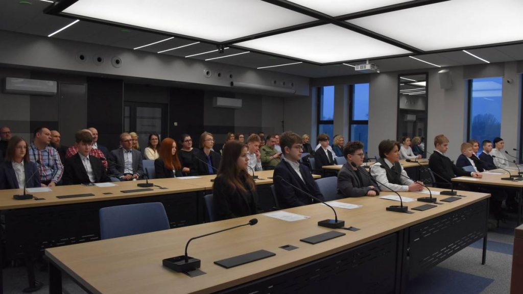 Inauguracyjna sesja Młodzieżowej Rady Miejskiej w Swarzędzu