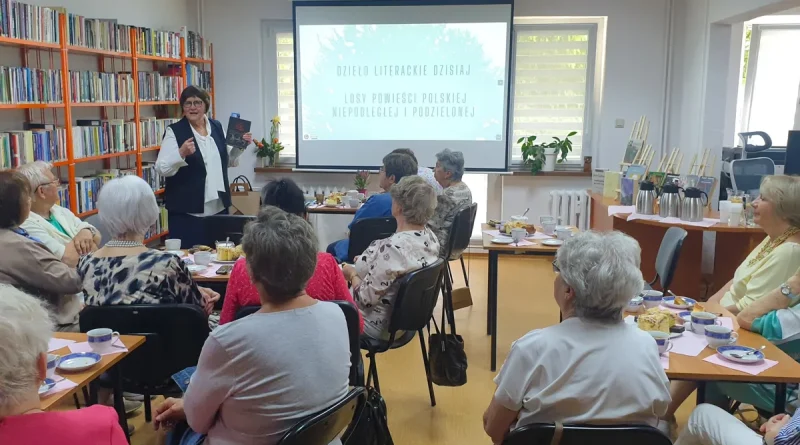 Spotkanie grupy Przyjaciół Słowa w Bibliotece Pedagogicznej